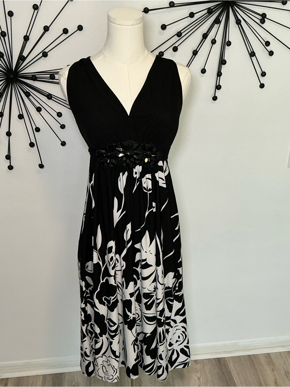ECI New York Black White Floral Midi Dress Beaded Waist Sleeveless Size 10